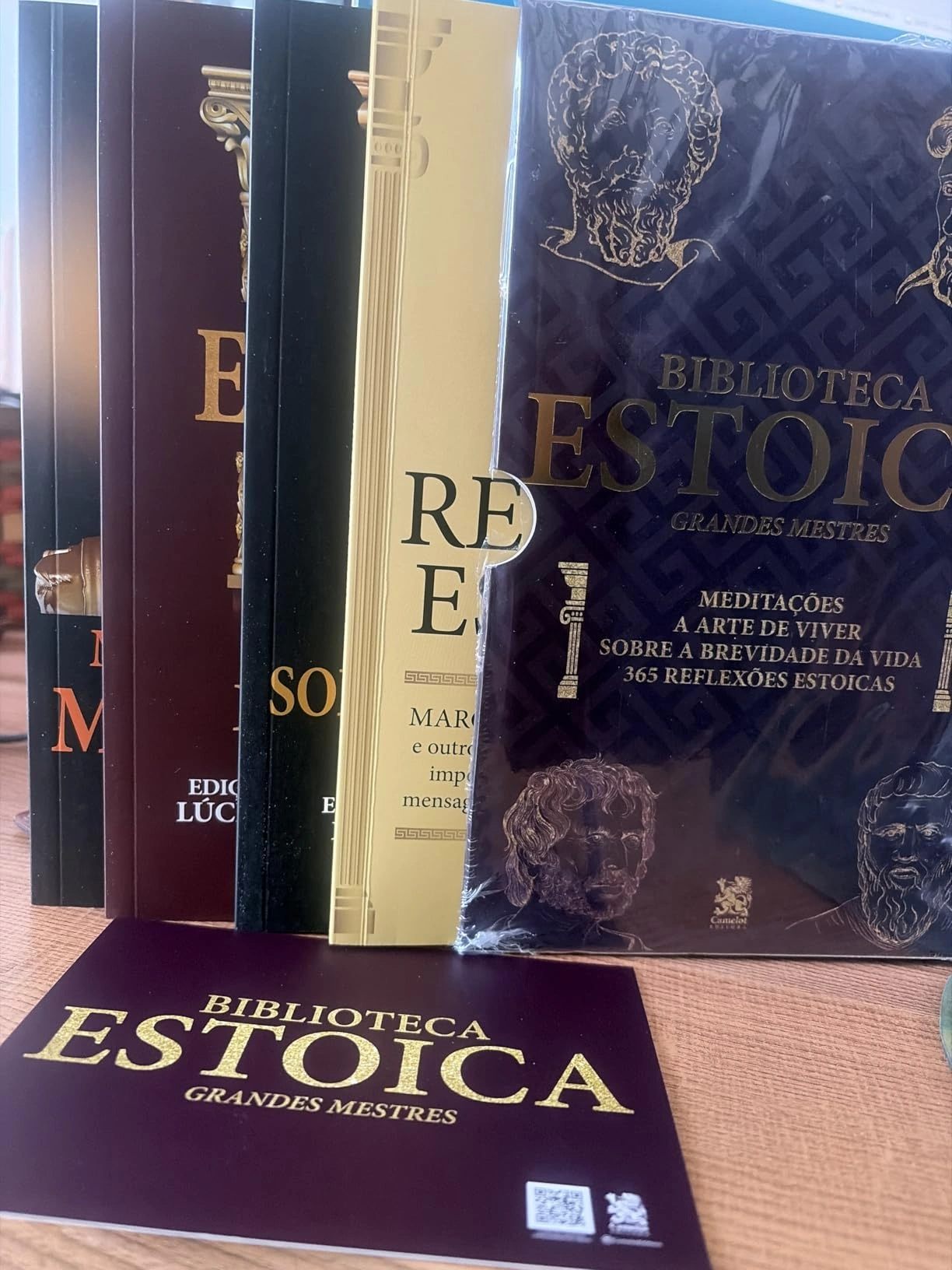 Foto do cliente Carlos D. com o box Biblioteca Estoica